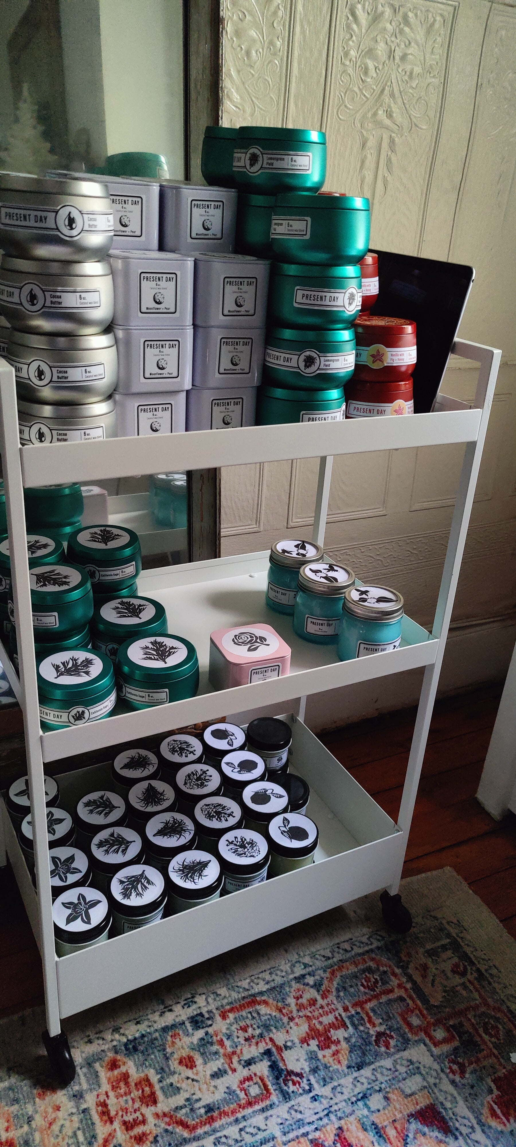 Moonflower & Pear Candle Gift Tin – Hand-Poured Coconut Wax, Clean & Long-Lasting Burn